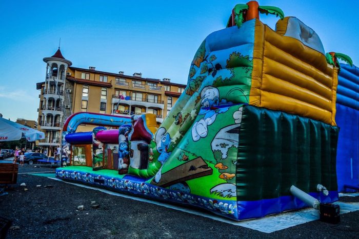 Надуваем замък Смърфове - Image 5