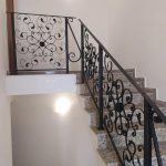 Парапет за вътрешни стълби